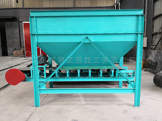 鏟車(chē)料倉(cāng)
